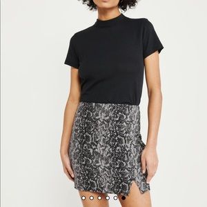 MOVING SALE 🏠 A&F Snake Print A-line Mini Skirt